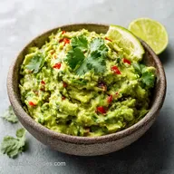 10 Minute Homemade Guacamole: Zesty and Creamy