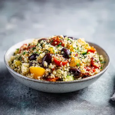 Mediterranean Quinoa Bowl: Fluffy Grain Bowl for 4 Servings